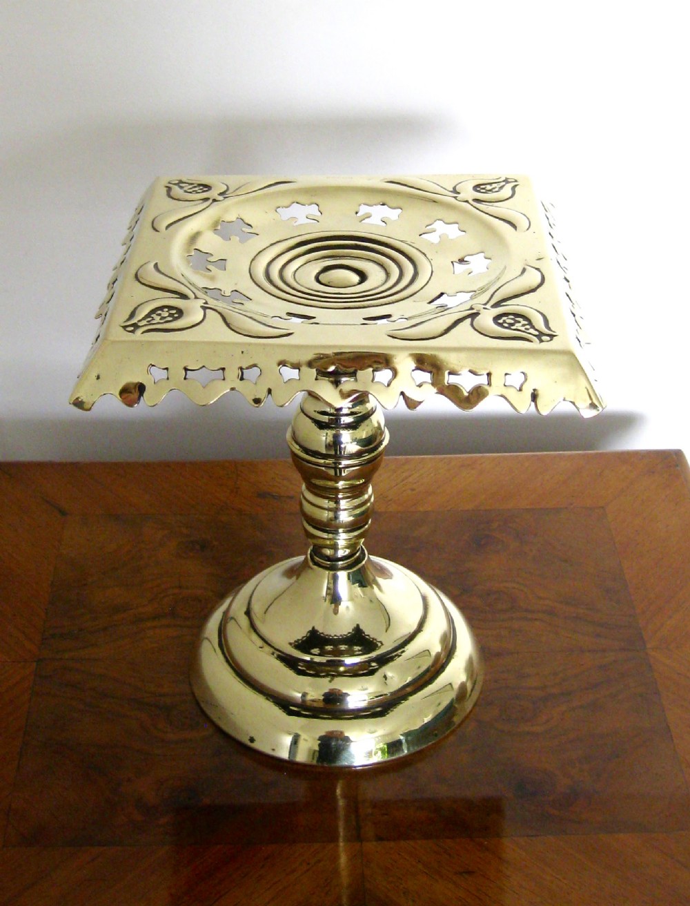 EDWARDIAN ART NOUVEAU BRASS TRIVET