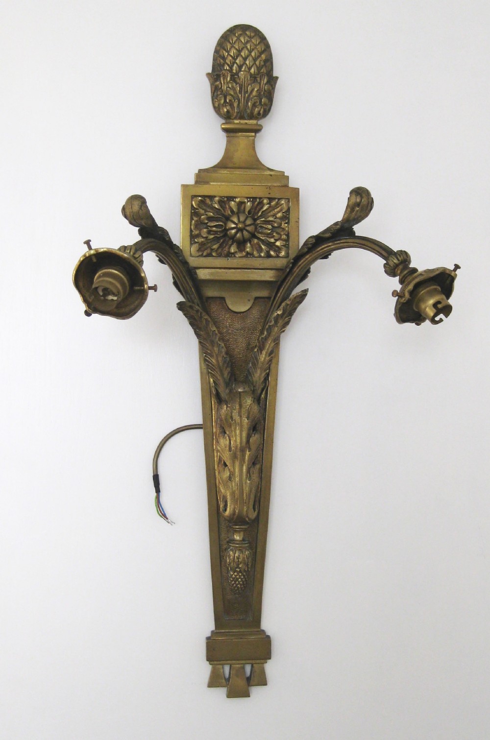 A VICTORIAN WALL LIGHT