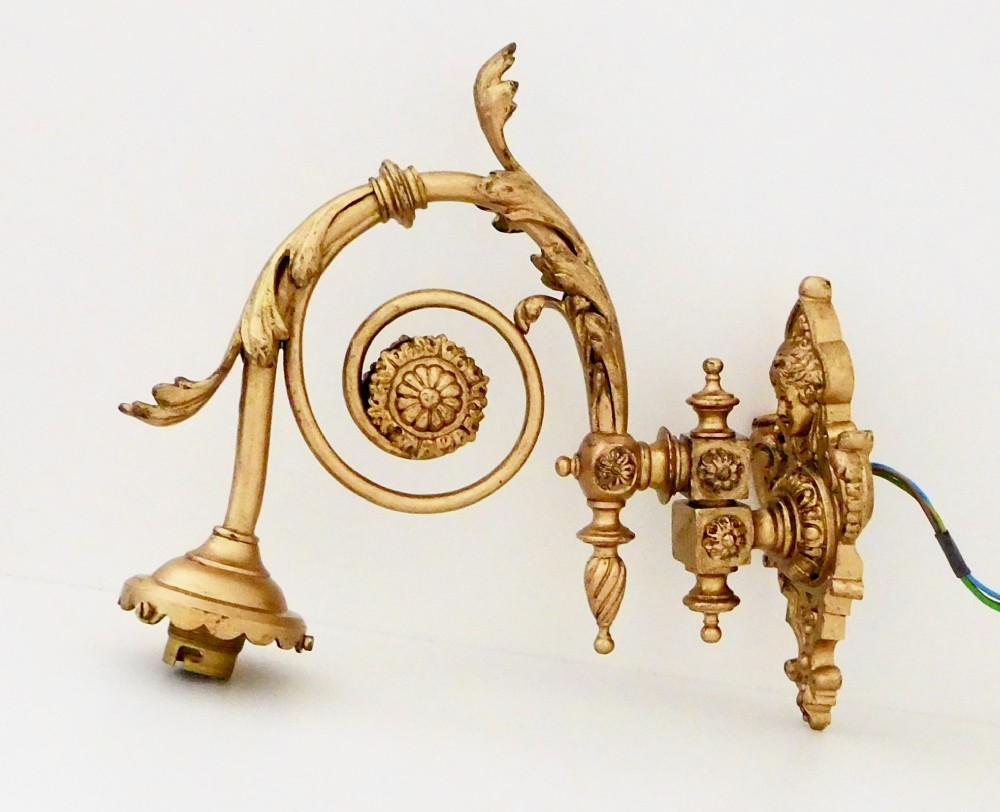 EDWARDIAN WALL LIGHT WITH A CHERUB