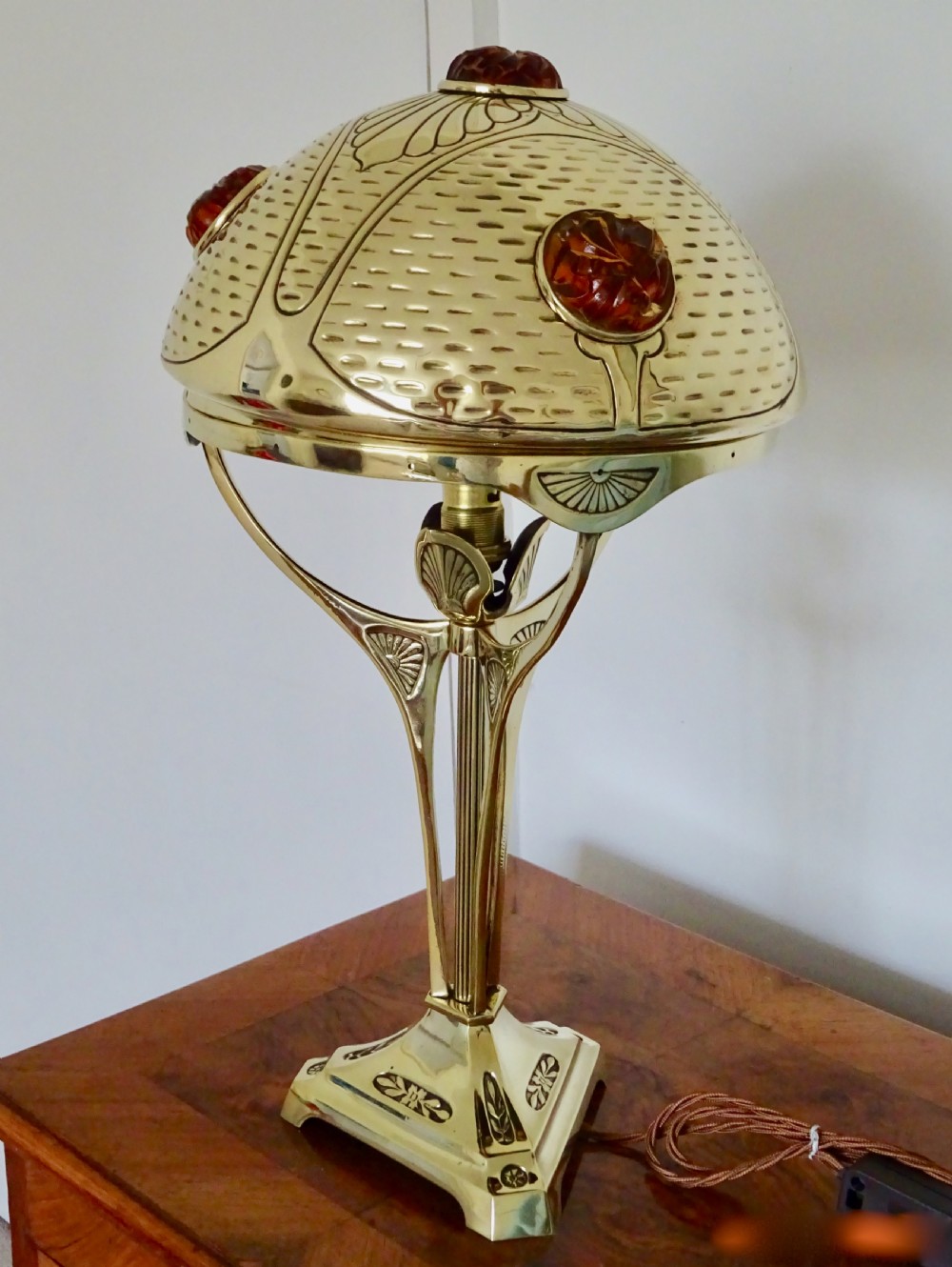 ART DECO BRASS LAMP WITH FACETED GLASS DECORATIONS ON THE SHADE View V