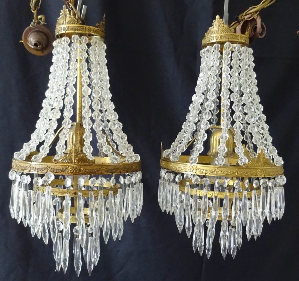  A PAIR (OR 2 X SINGLE) GLASS DROP CHANDELIERS 