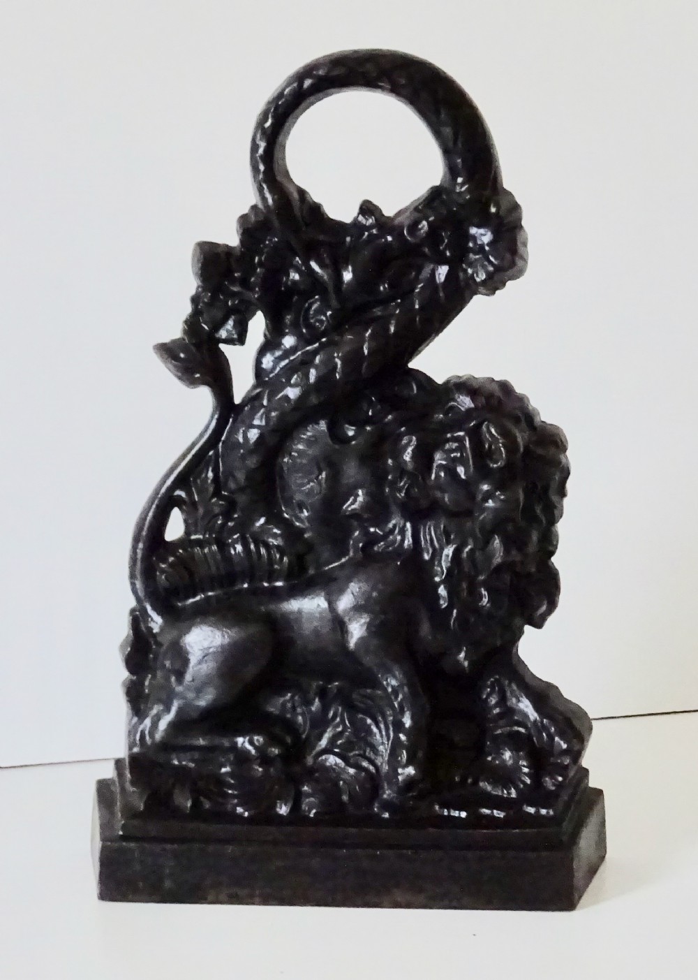 VICTORIAN CAST IRON LION DOORSTOP