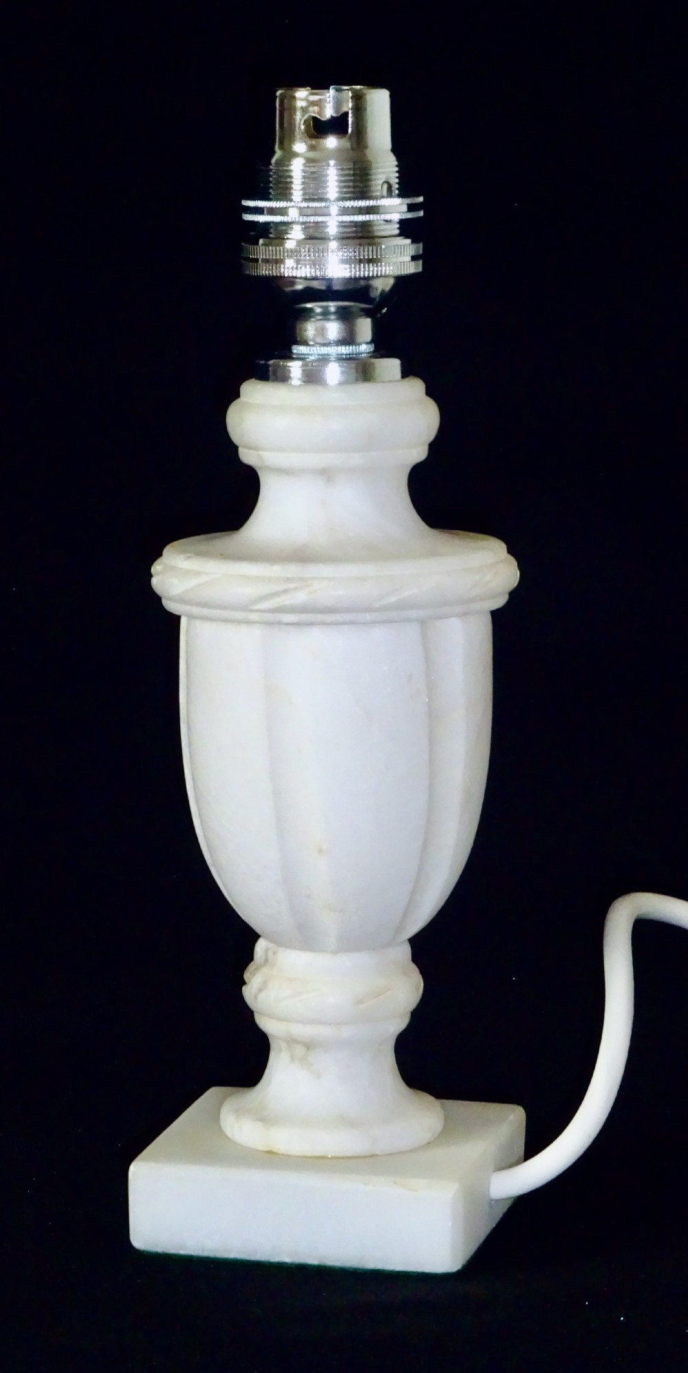 A SMALL WHITE MARBLE  LAMP