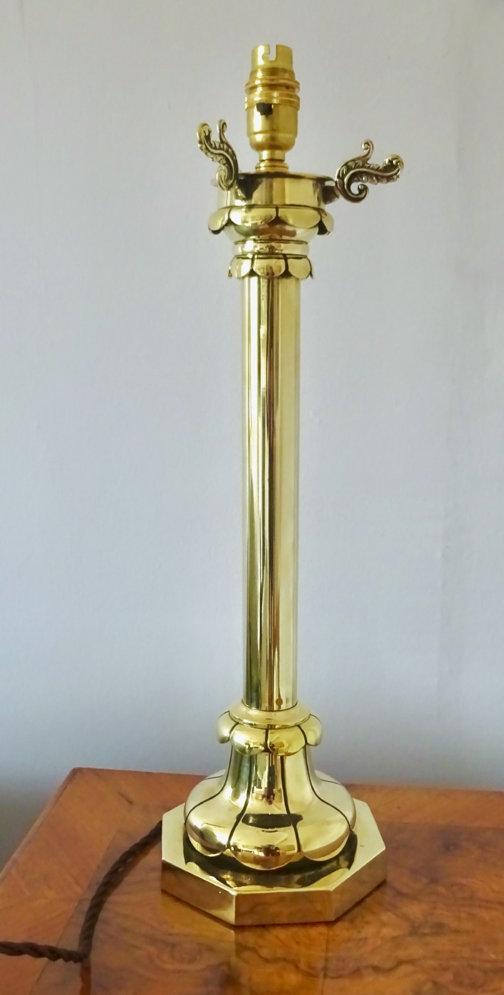 TALL VICTORIAN BRASS TABLE  LAMP