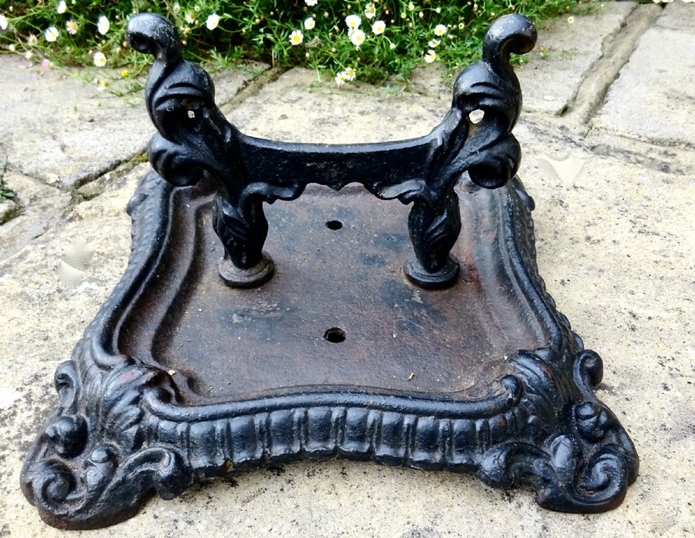 LATE VICTORIAN CAST IRON BOOT SCRAPER