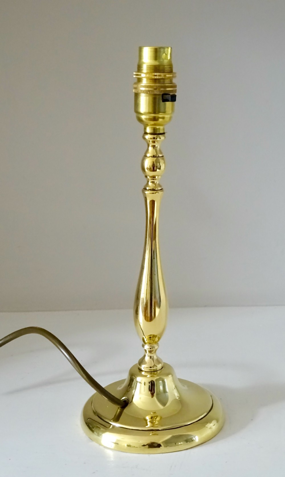 BRASS LAMP WITH OPTIONAL SHADE View V