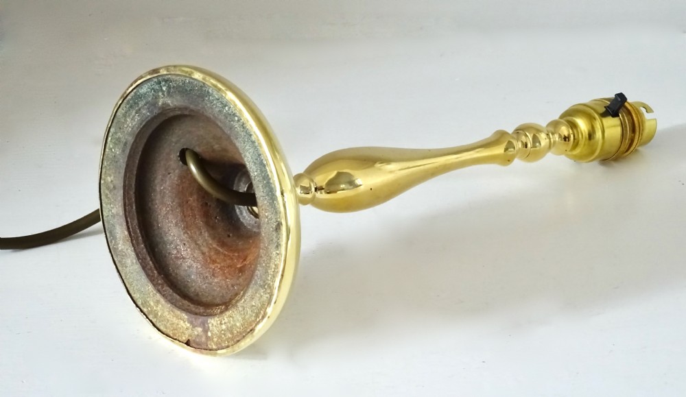 BRASS LAMP WITH OPTIONAL SHADE View III