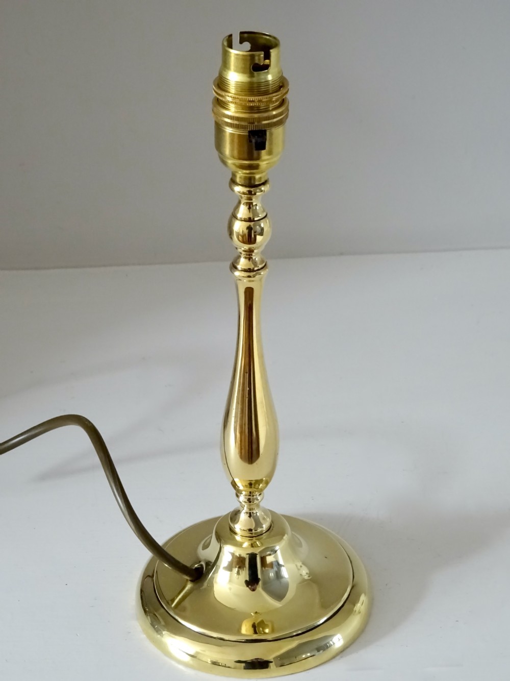 BRASS LAMP WITH OPTIONAL SHADE View IV