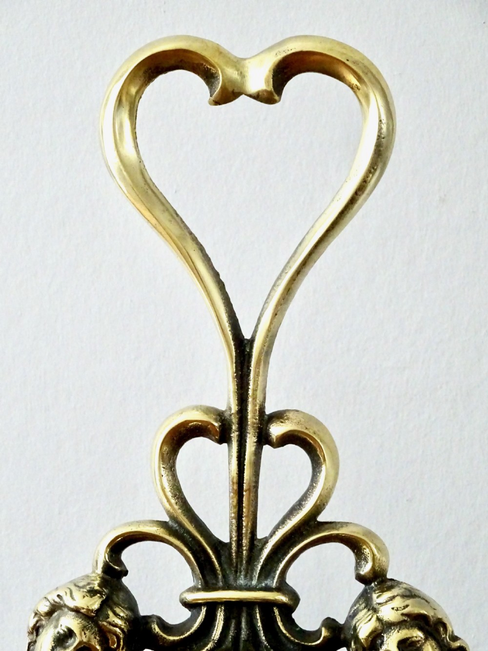 BRASS DOORSTOP WITH A SHELL AND CHERUBS View IV