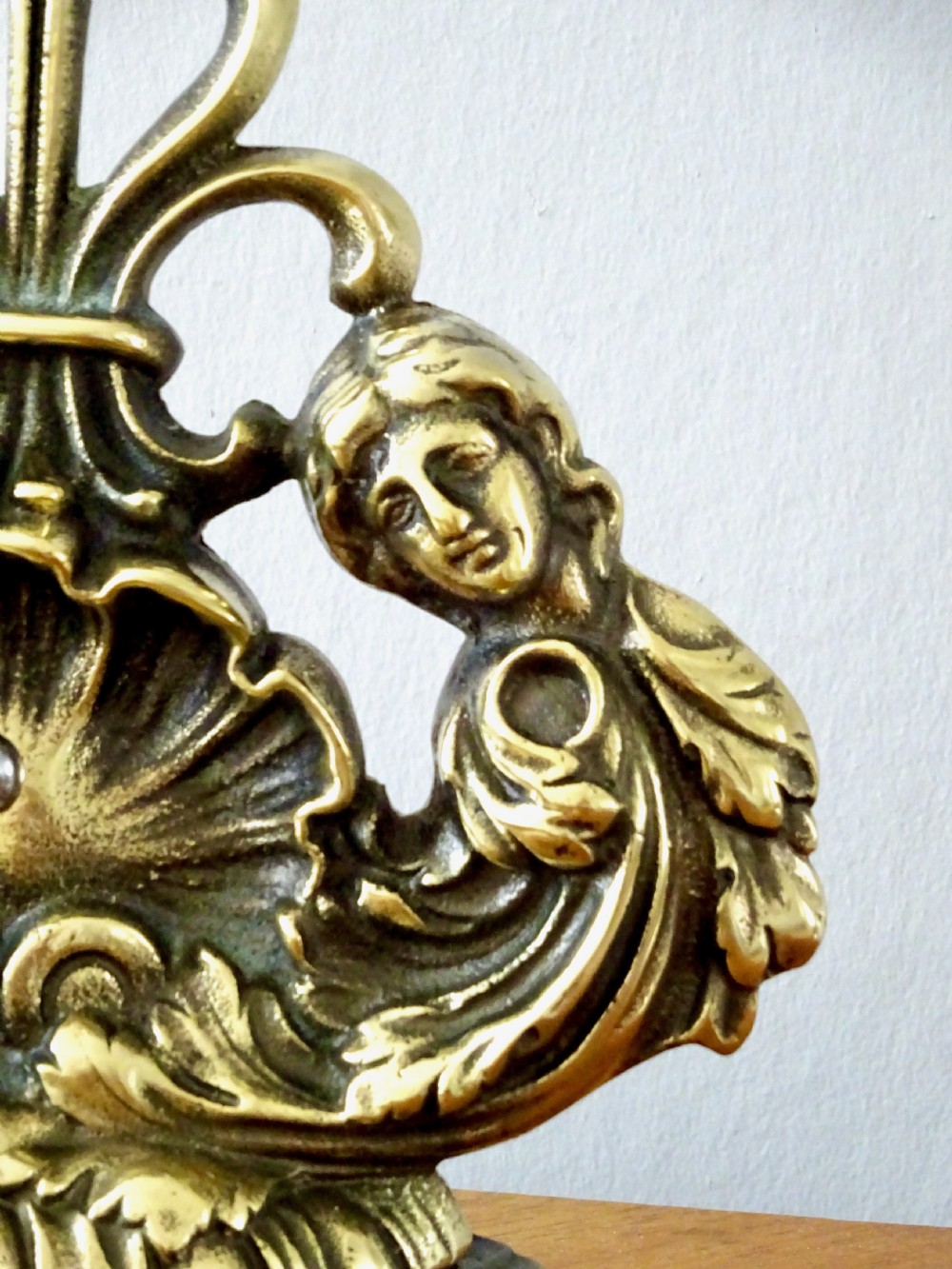 BRASS DOORSTOP WITH A SHELL AND CHERUBS View III