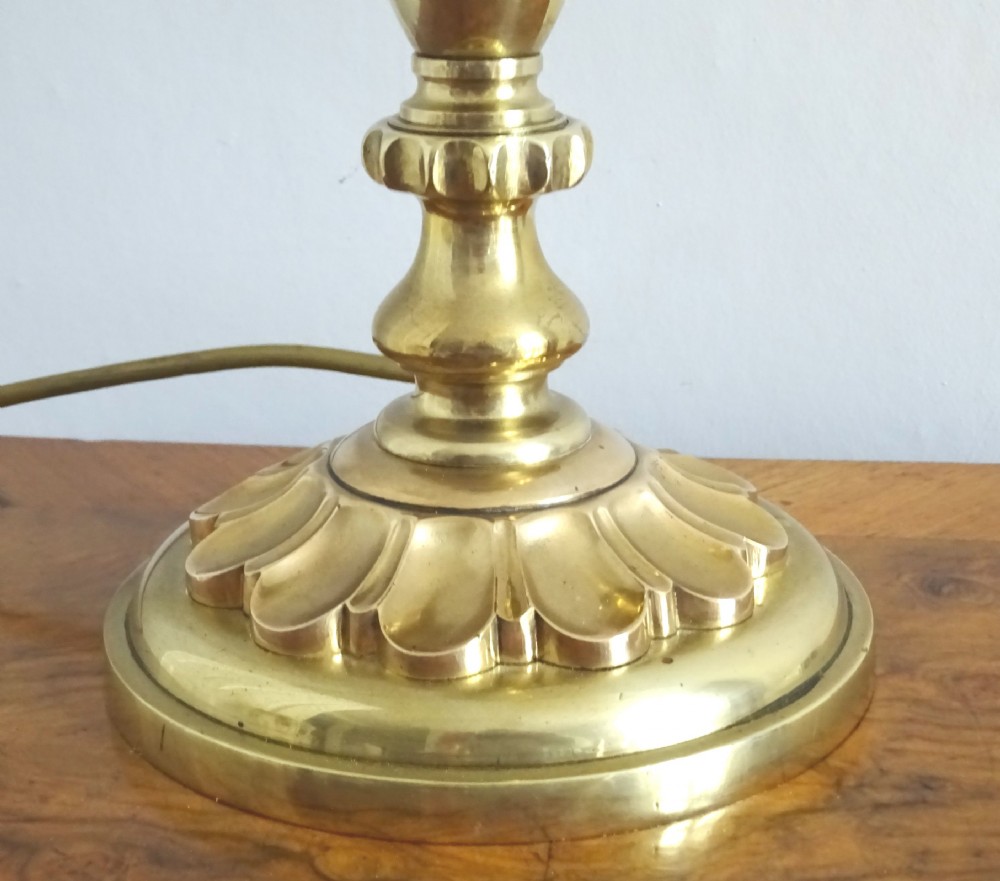 TALL VICTORIAN GAS LAMP View V