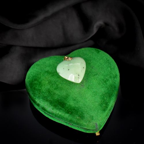 fig 2. Vintage Green Jade Heart 9ct 9K Yellow Gold Drop Pendant Charm