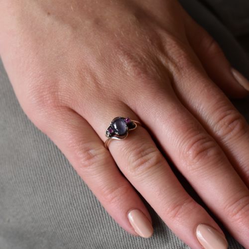 fig 1. Vintage Star Sapphire and Ruby Three Stone Trilogy Twist 9ct 9K Gold Ring