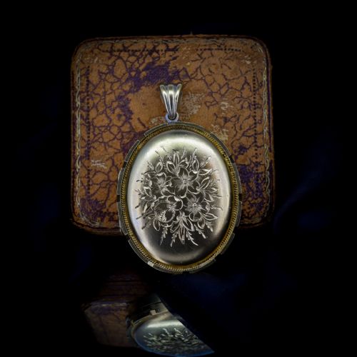 fig 2. Antique Victorian Floral Engraved Fancy Oval Gold Gilt Photo Locket Pendant