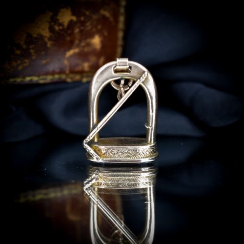 fig 5. Antique Victorian Agate 9ct 9K Gold Equestrian Stirrup and Crop Fob Seal Pendant | Dated 1898