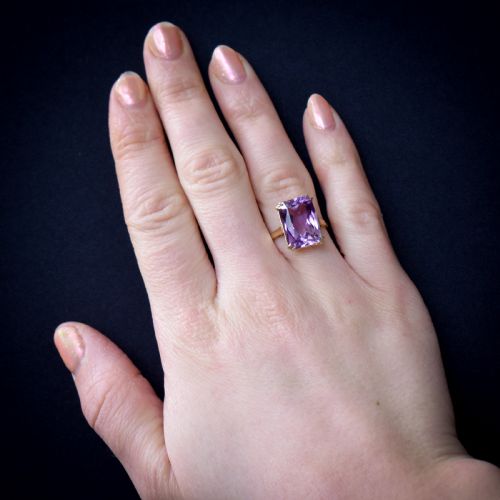 fig 1. Vintage Rectangular Cut Large Amethyst Solitaire 9ct 9K Yellow Gold Cocktail Ring | Dated 1962