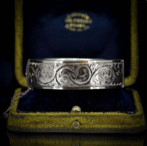 fig 2. Vintage 9CT Gold Metal Core Engraved Bangle Bracelet
