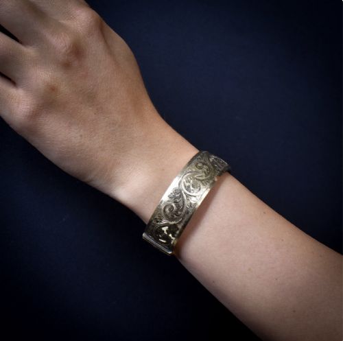 fig 3. Vintage 9CT Gold Metal Core Engraved Bangle Bracelet