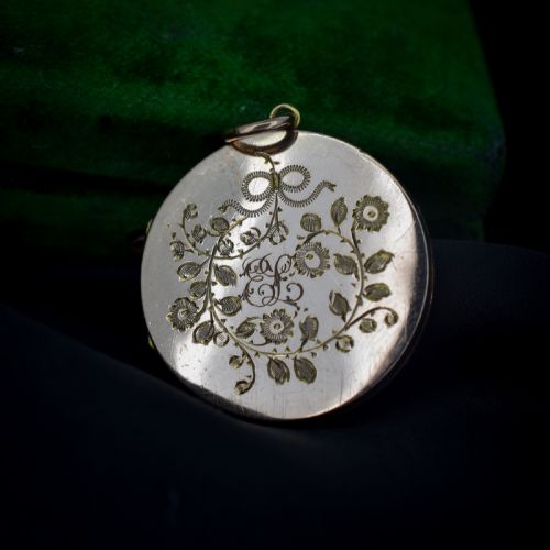ANTIQUE 9CT GOLD ROUND FLOWER SWALLOW BIRD LOCKET PENDANT INITIALLED 'EL' - ADDITIONAL PHOTO 5