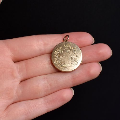 ANTIQUE 9CT GOLD ROUND FLOWER SWALLOW BIRD LOCKET PENDANT INITIALLED 'EL' - ADDITIONAL PHOTO 6
