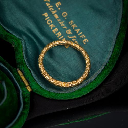 ANTIQUE GEORGIAN 15CT GOLD ENGRAVED SPLIT RING 25MM