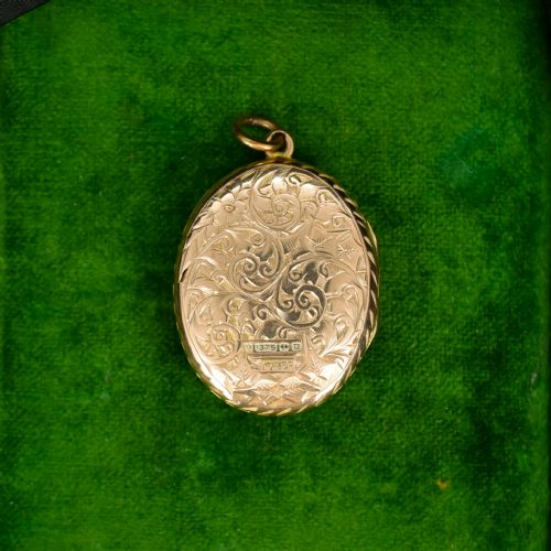 ANTIQUE 9CT GOLD ENGRAVED FANCY OVAL SHIELD LOCKET PENDANT DATED 1919 - ADDITIONAL PHOTO 2