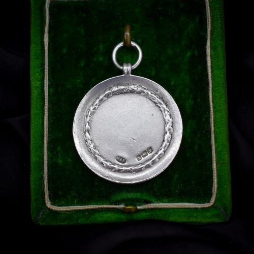VINTAGE GOLF 'GOLFER' MEDAL MEDALLION PENDANT DATED 1945 - ADDITIONAL PHOTO 2
