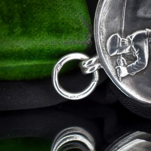 VINTAGE GOLF 'GOLFER' MEDAL MEDALLION PENDANT DATED 1945 - ADDITIONAL PHOTO 5