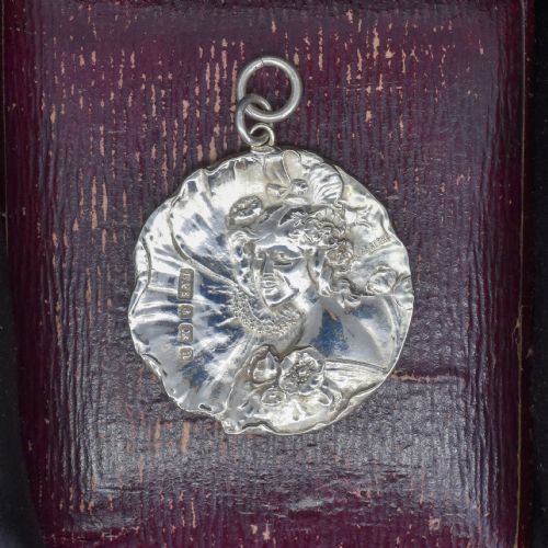ANTIQUE ART NOUVEAU PORTRAIT STERLING SILVER PENDANT DATED 1900 - ADDITIONAL PHOTO 1