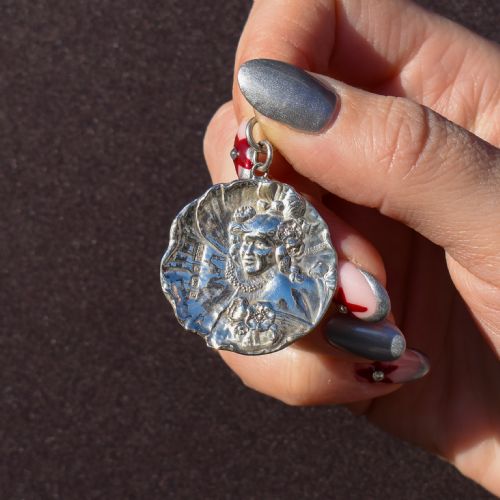 ANTIQUE ART NOUVEAU PORTRAIT STERLING SILVER PENDANT DATED 1900 - ADDITIONAL PHOTO 2