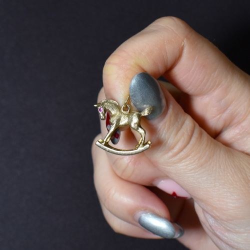 VINTAGE 9CT GOLD ROCKING HORSE CHARM PENDANT DATED 1967 - ADDITIONAL PHOTO 7