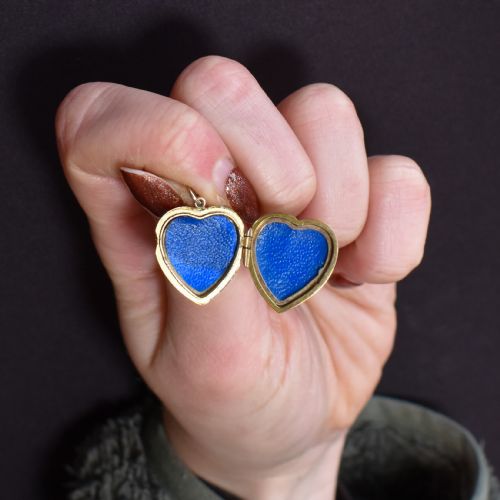 VINTAGE 9CT YELLOW GOLD ENGRAVED FANCY HEART LOCKET PENDANT - ADDITIONAL PHOTO 2