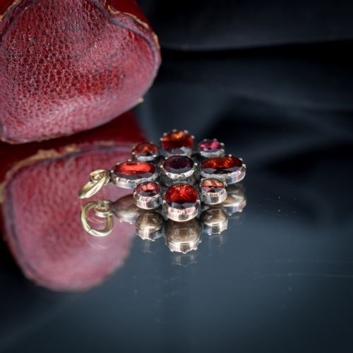 ANTIQUE GEORGIAN FLAT CUT GARNET FLOWER GOLD PENDANT - ADDITIONAL PHOTO 8
