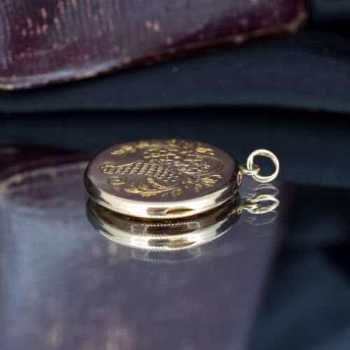 ANTIQUE ENGRAVED FANCY ROUND FLOWER BASKET AND SWALLOW BIRD GOLD LOCKET PENDANT - ADDITIONAL PHOTO 6
