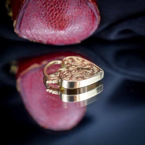 VINTAGE 9CT YELLOW GOLD ENGRAVED FANCY HEART PADLOCK CHARM PENDANT - ADDITIONAL PHOTO 9