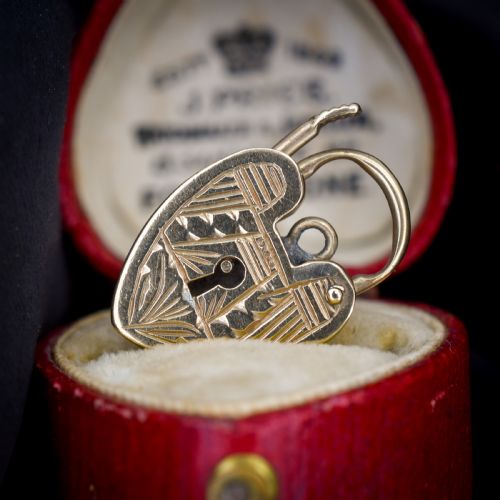 VINTAGE 9CT YELLOW GOLD ENGRAVED HEART PADLOCK CHARM PENDANT - ADDITIONAL PHOTO 4