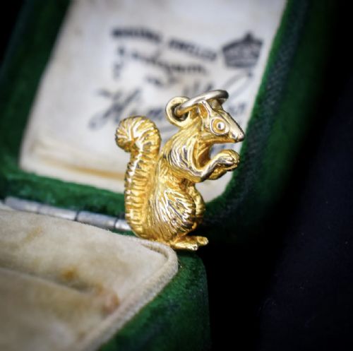 VINTAGE HEAVY SOLID YELLOW GOLD SQUIRREL ANIMAL CHARM PENDANT