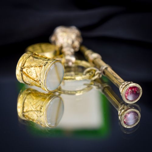 ANTIQUE CHARMS ON AN ENGRAVED SPLIT RING - ADDITIONAL PHOTO 11