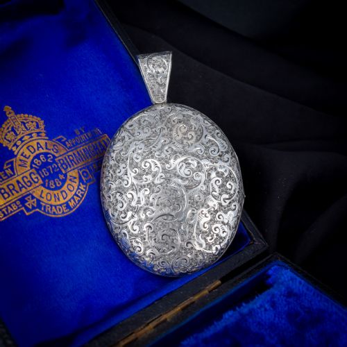 ANTIQUE VICTORIAN STERLING SILVER OVAL ENGRAVED PHOTO LOCKET PENDANT - ADDITIONAL PHOTO 1