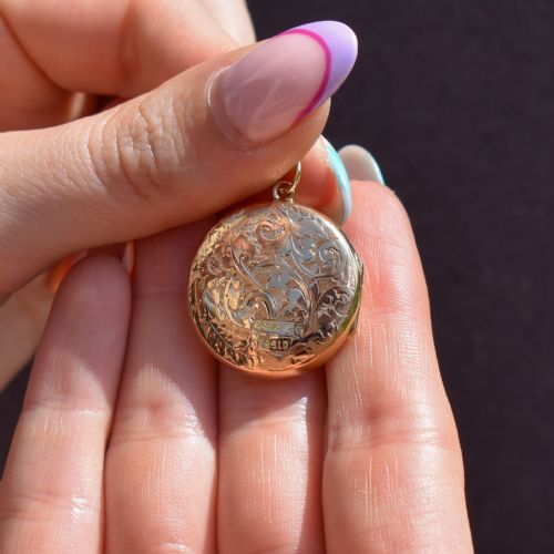 ANTIQUE 9CT GOLD ENGRAVED ROUND FANCY LOCKET BIRMINGHAM 1919 - ADDITIONAL PHOTO 2