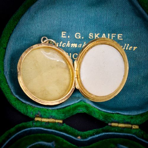 ANTIQUE 9CT GOLD ENGRAVED ROUND FANCY LOCKET BIRMINGHAM 1919 - ADDITIONAL PHOTO 7
