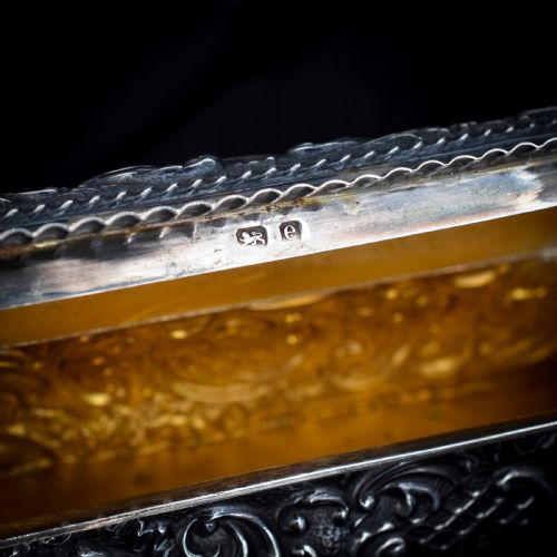 ANTIQUE EDWARDIAN '1904' HALLMARKED STERLING SILVER FANCY TRINKET JEWELLERY BOX - ADDITIONAL PHOTO 3