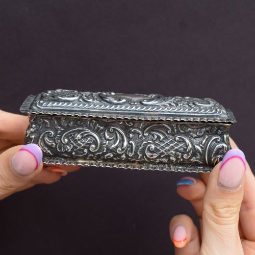 ANTIQUE EDWARDIAN '1904' HALLMARKED STERLING SILVER FANCY TRINKET JEWELLERY BOX - ADDITIONAL PHOTO 7