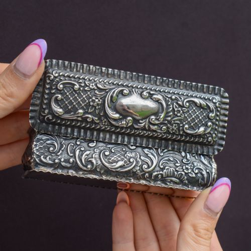 ANTIQUE EDWARDIAN '1904' HALLMARKED STERLING SILVER FANCY TRINKET JEWELLERY BOX - ADDITIONAL PHOTO 9