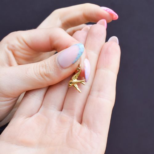 VINTAGE 9CT YELLOW GOLD SWALLOW BIRD HEART CHARM PENDANT - ADDITIONAL PHOTO 1
