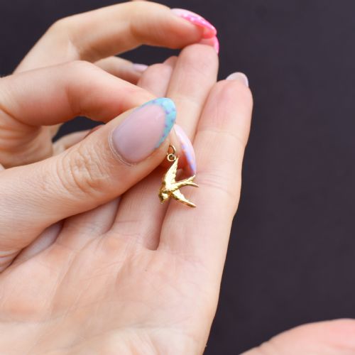 VINTAGE 9CT YELLOW GOLD SWALLOW BIRD HEART CHARM PENDANT - ADDITIONAL PHOTO 2