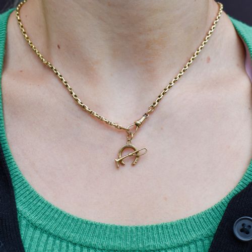 ANTIQUE 9CT GOLD LUCKY HORSESHOE AND RIDING CROP CHARM PENDANT - ADDITIONAL PHOTO 3