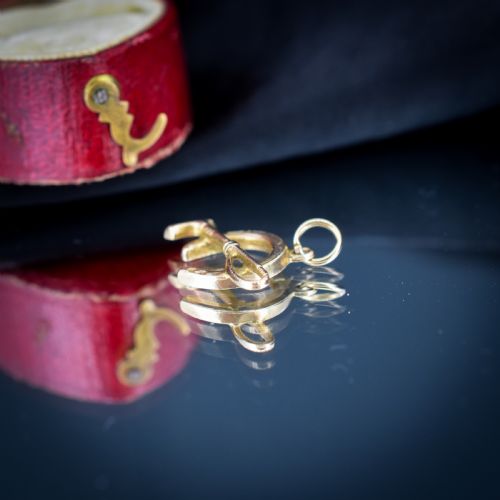 ANTIQUE 9CT GOLD LUCKY HORSESHOE AND RIDING CROP CHARM PENDANT - ADDITIONAL PHOTO 6