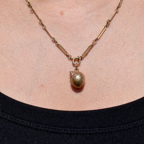 VINTAGE 9CT GOLD SEASHELL SHELL CHARM PENDANT - ADDITIONAL PHOTO 2