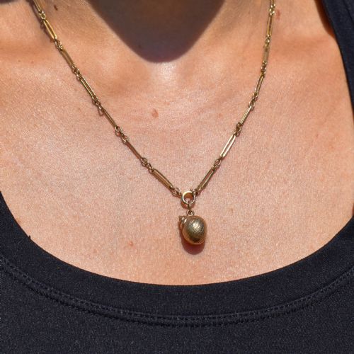 VINTAGE 9CT GOLD SEASHELL SHELL CHARM PENDANT - ADDITIONAL PHOTO 4